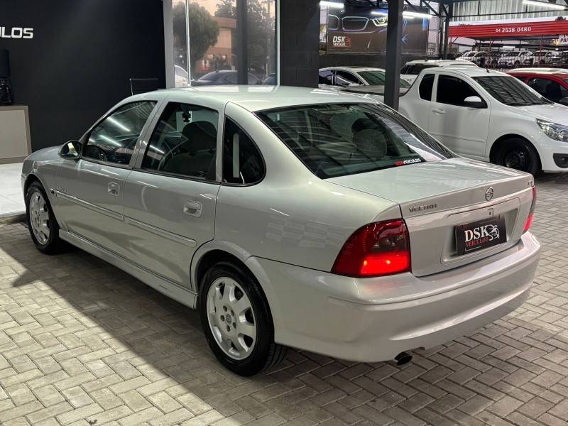 CHEVROLET - VECTRA - 2005/2005 - Prata - R$ 32.900,00