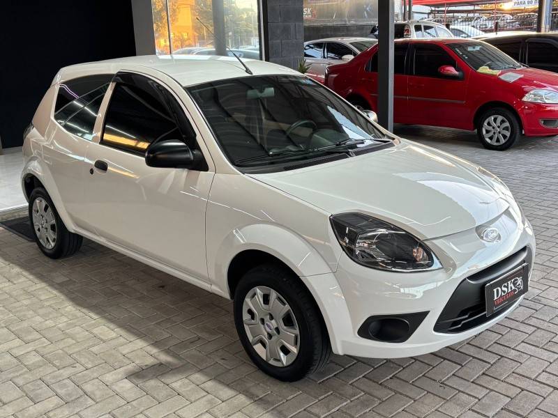 FORD - KA - 2011/2012 - Branca - R$ 25.900,00