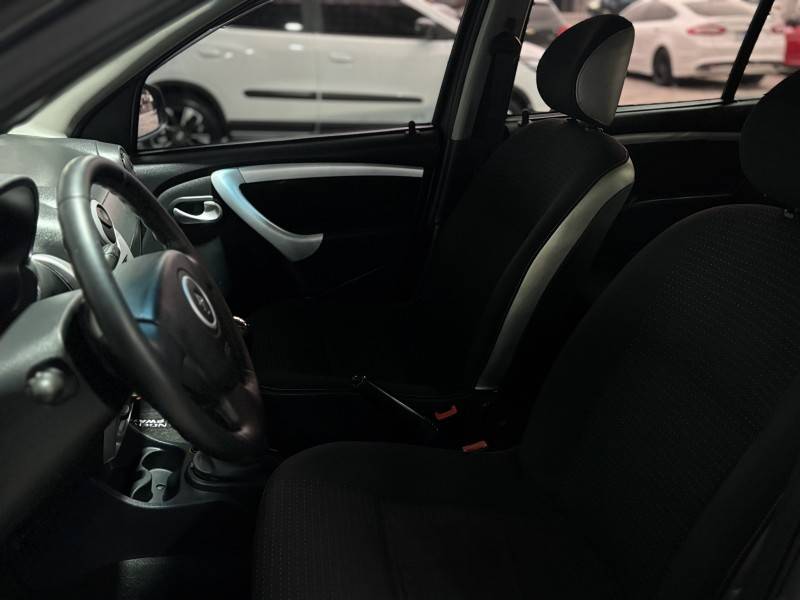 RENAULT - SANDERO - 2008/2009 - Prata - R$ 32.900,00