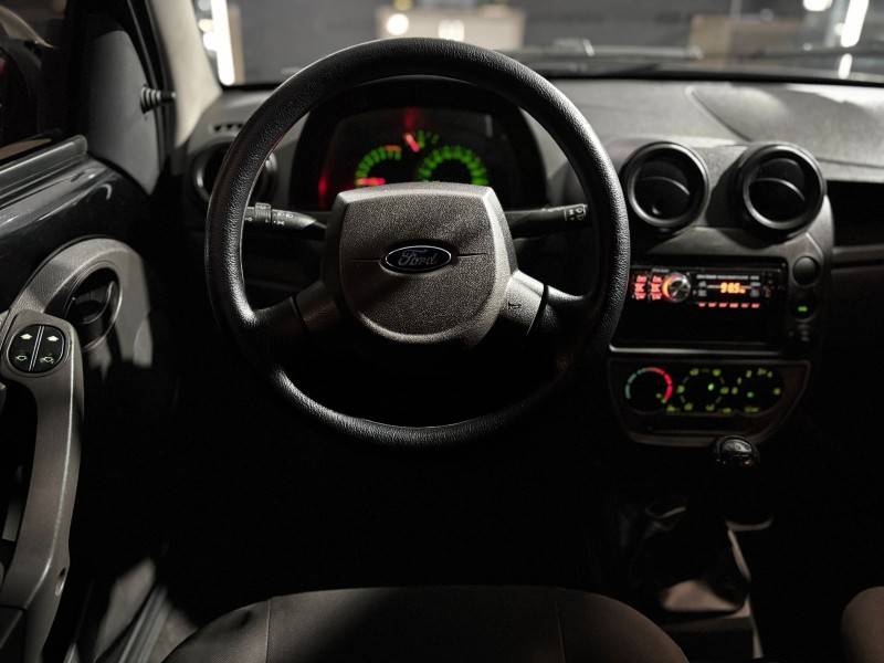 FORD - KA - 2010/2010 - Preta - R$ 21.900,00