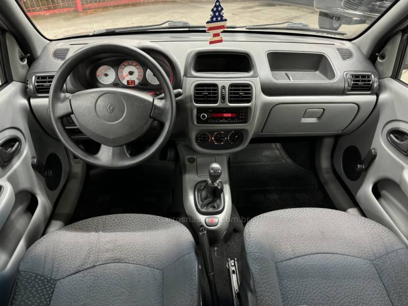 RENAULT - CLIO - 2010/2010 - Prata - R$ 21.900,00