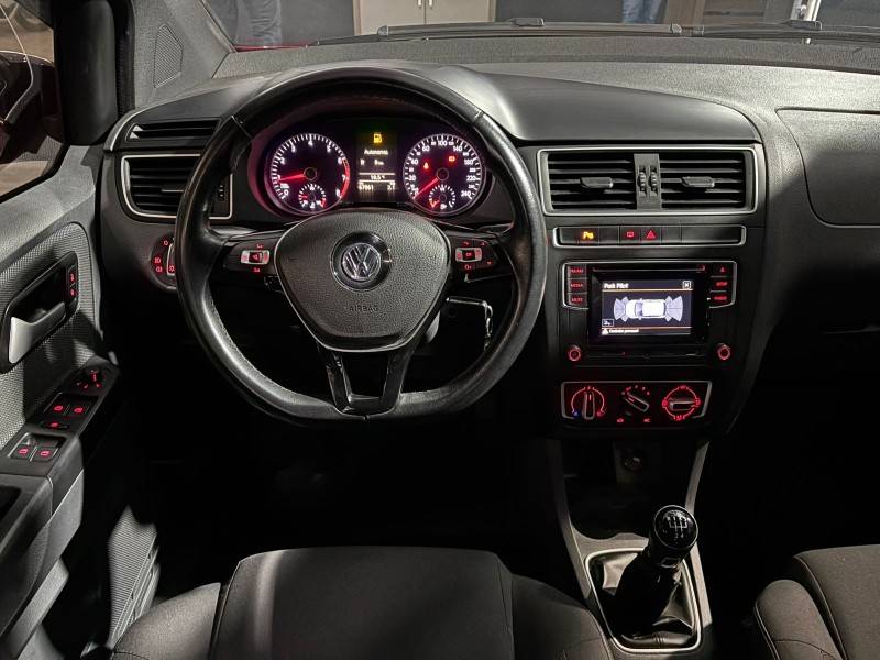 VOLKSWAGEN - FOX - 2017/2017 - Vermelha - R$ 56.900,00