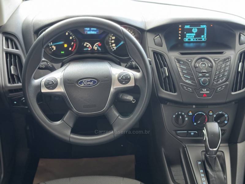 FORD - FOCUS - 2013/2014 - Vermelha - R$ 54.900,00