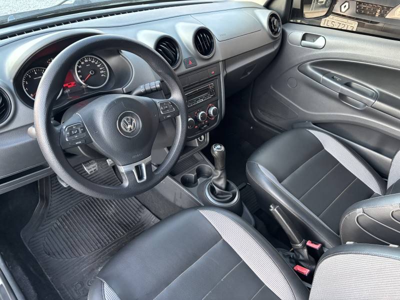 VOLKSWAGEN - SAVEIRO - 2013/2013 - Branca - R$ 55.900,00