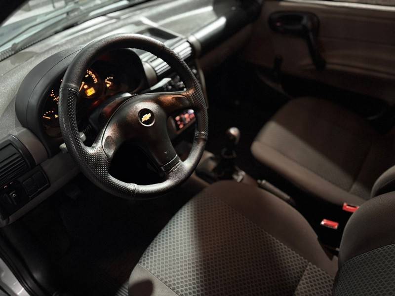 CHEVROLET - CLASSIC - 2012/2012 - Prata - R$ 28.900,00