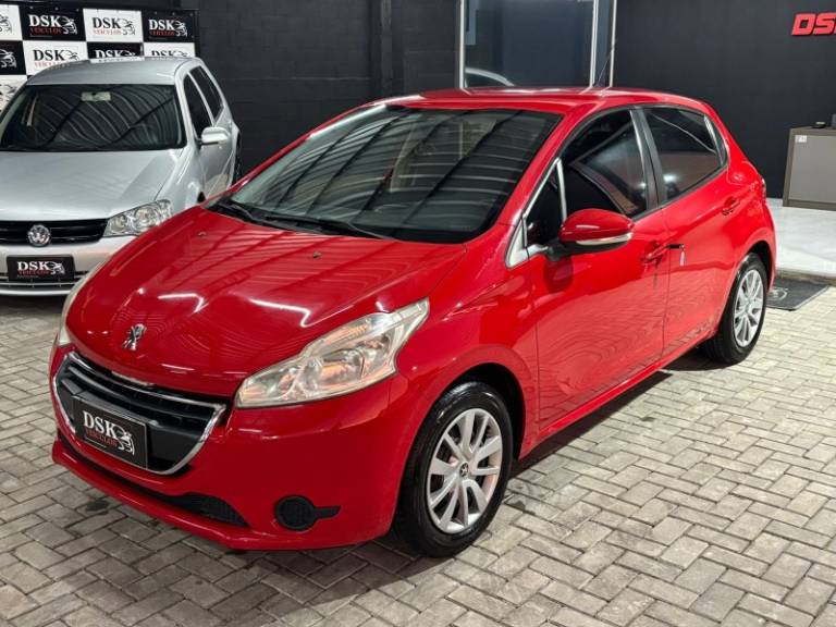 PEUGEOT - 208 - 2013/2014 - Vermelha - R$ 37.900,00