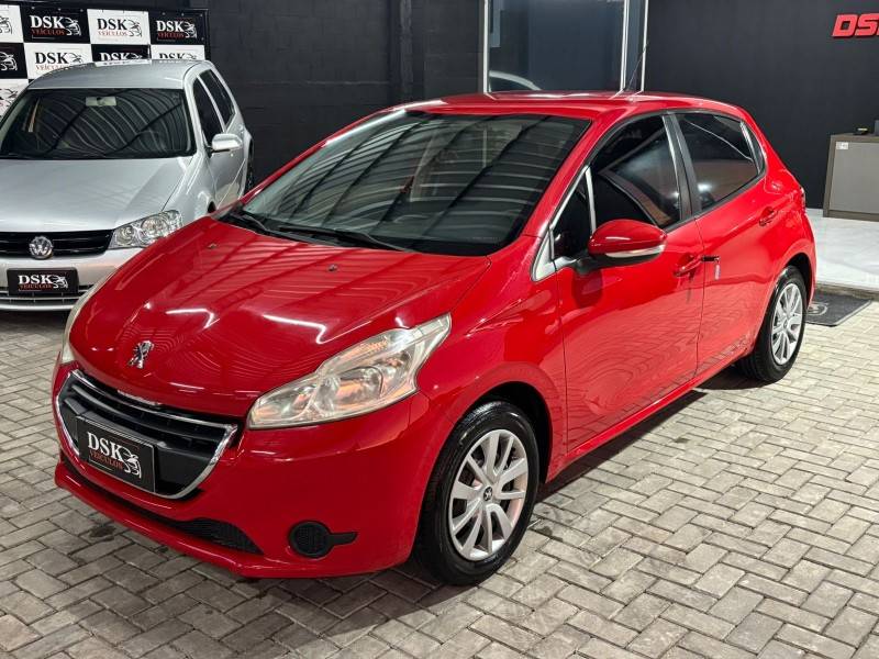 PEUGEOT - 208 - 2013/2014 - Vermelha - R$ 37.900,00