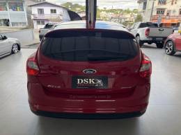 FORD - FOCUS - 2013/2014 - Vermelha - R$ 54.900,00