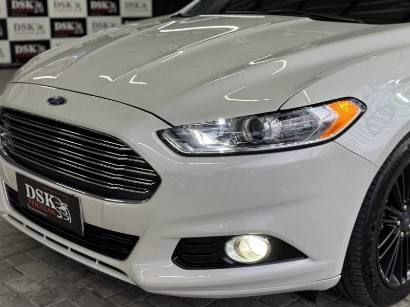FORD - FUSION - 2013/2013 - Branca - R$ 77.900,00