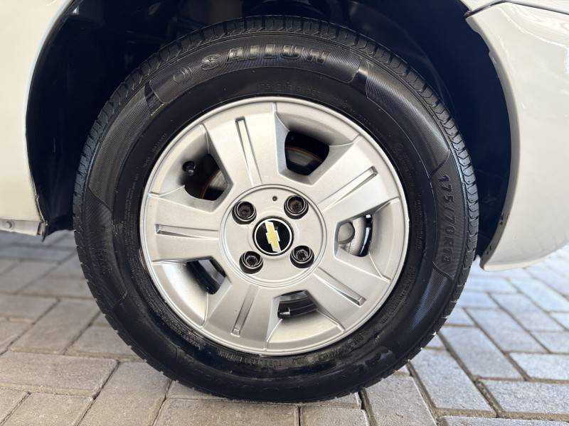 CHEVROLET - CELTA - 2005/2005 - Branca - R$ 17.900,00