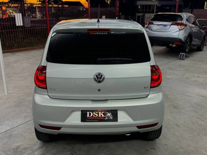 VOLKSWAGEN - FOX - 2010/2010 - Bege - R$ 38.900,00