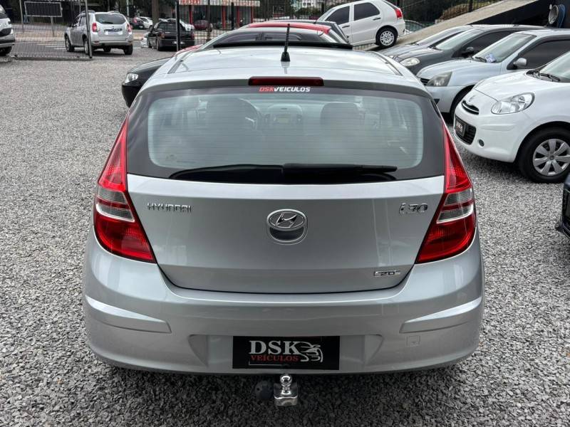 HYUNDAI - I30 - 2011/2012 - Prata - R$ 51.900,00