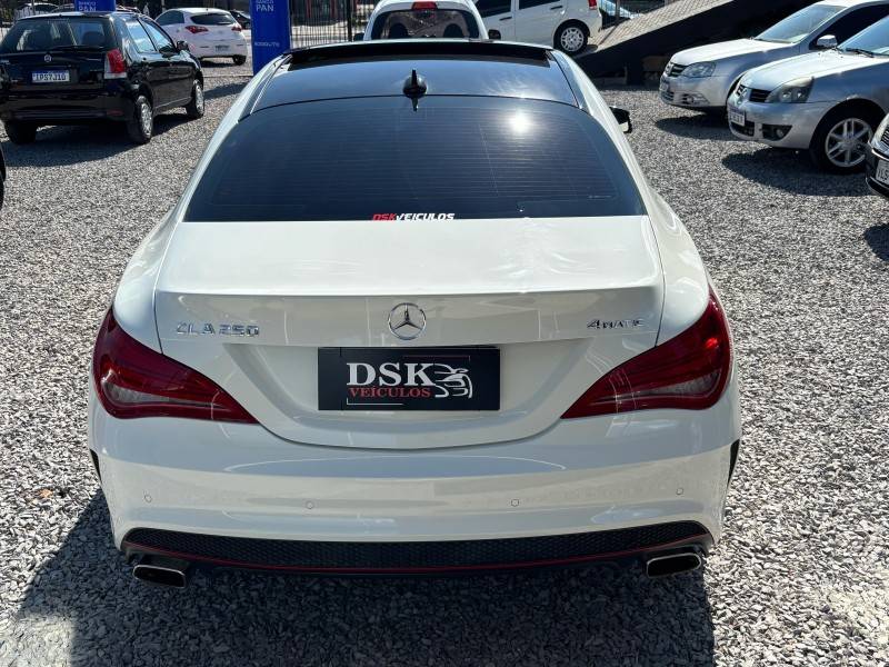 MERCEDES-BENZ - CLA 250 - 2015/2015 - Branca - R$ 154.900,00