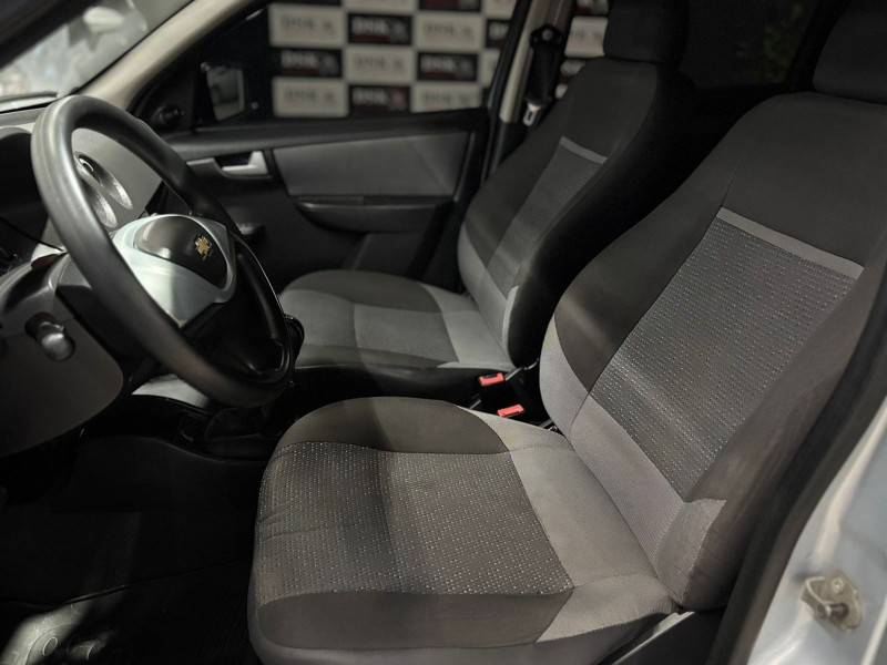 CHEVROLET - CELTA - 2012/2012 - Prata - R$ 33.900,00