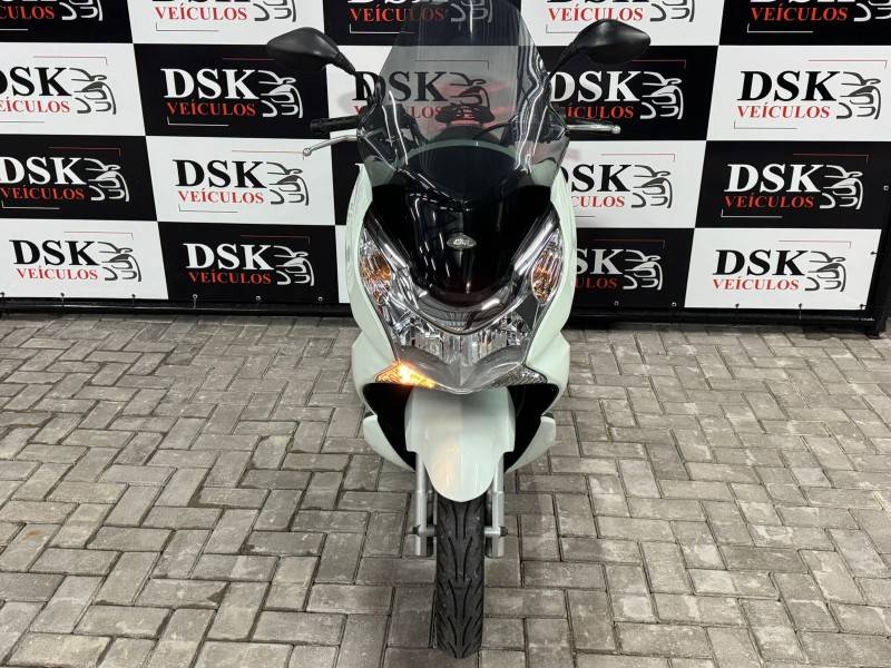 HONDA - PCX - 2015/2015 - Branca - R$ 12.900,00