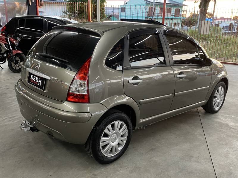 CITROËN - C3 - 2010/2011 - Verde - R$ 30.900,00