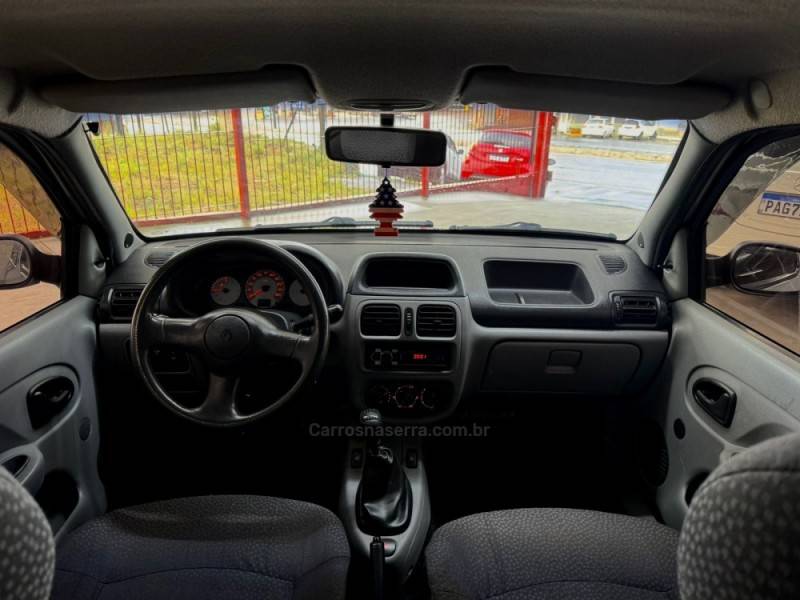 RENAULT - CLIO - 2006/2006 - Prata - R$ 22.900,00