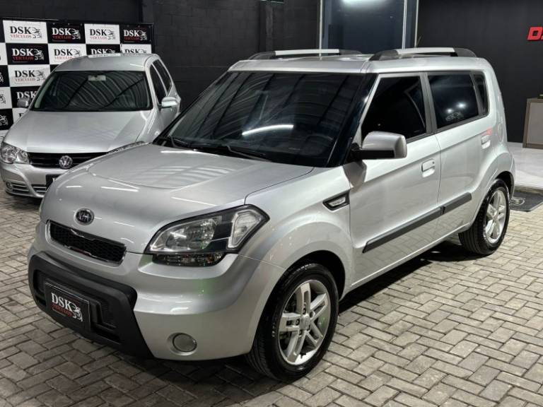 KIA MOTORS - SOUL - 2010/2010 - Prata - R$ 41.900,00