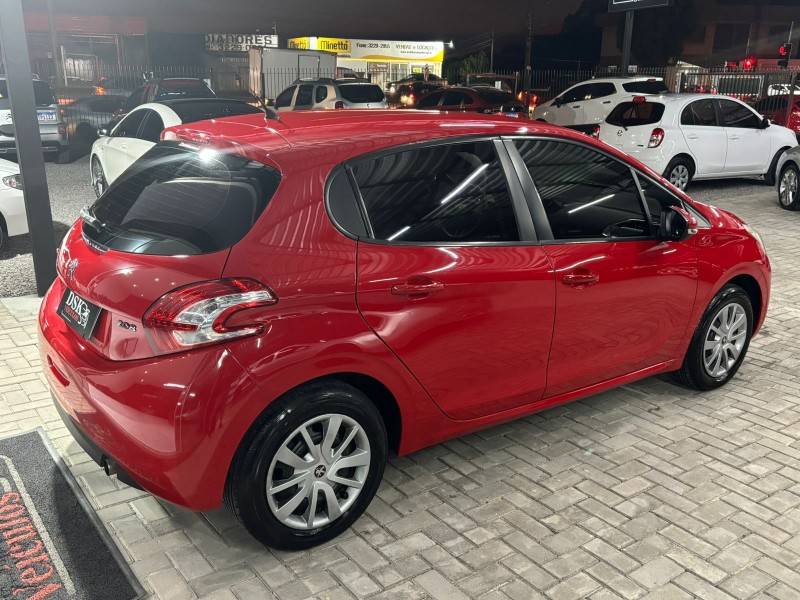 PEUGEOT - 208 - 2013/2014 - Vermelha - R$ 37.900,00