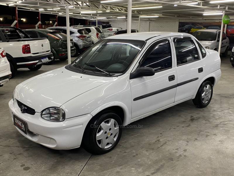 CHEVROLET - CORSA - 2001/2001 - Branca - R$ 16.900,00