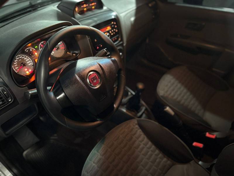 FIAT - PALIO - 2012/2013 - Prata - R$ 44.900,00