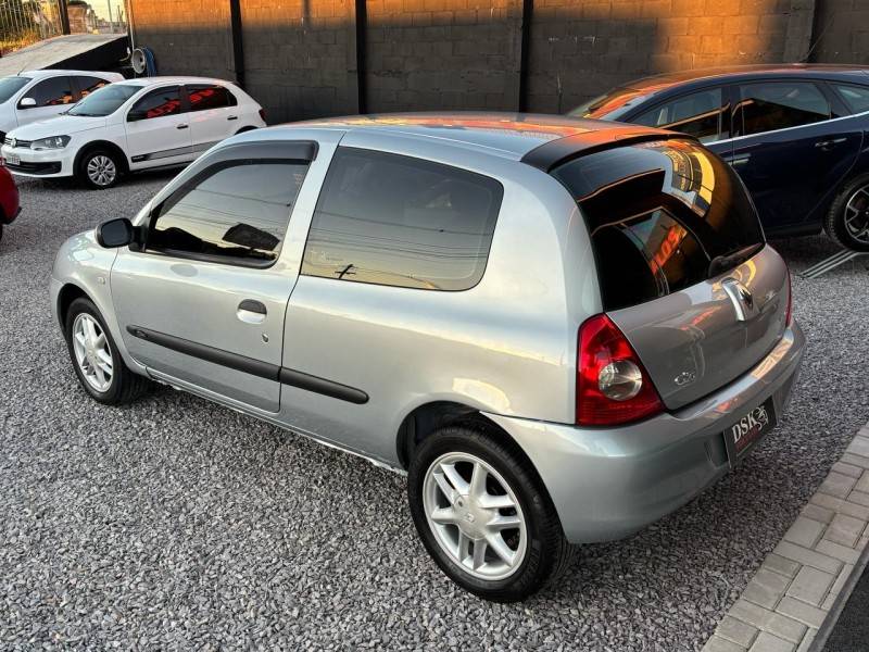 RENAULT - CLIO - 2006/2006 - Prata - R$ 20.900,00