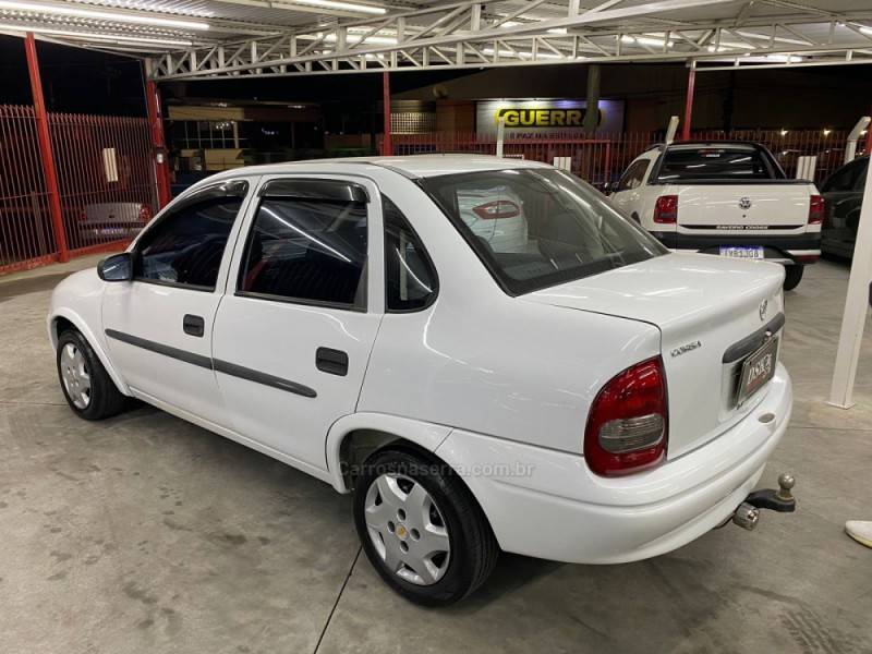 CHEVROLET - CORSA - 2001/2001 - Branca - R$ 16.900,00