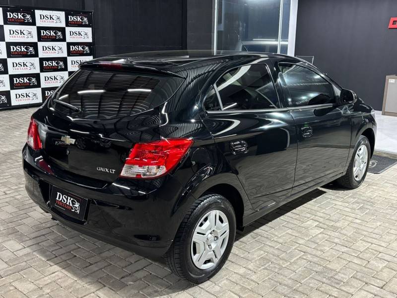CHEVROLET - ONIX - 2013/2013 - Preta - R$ 42.900,00