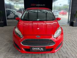 FORD - FIESTA - 2014/2015 - Vermelha - R$ 43.900,00