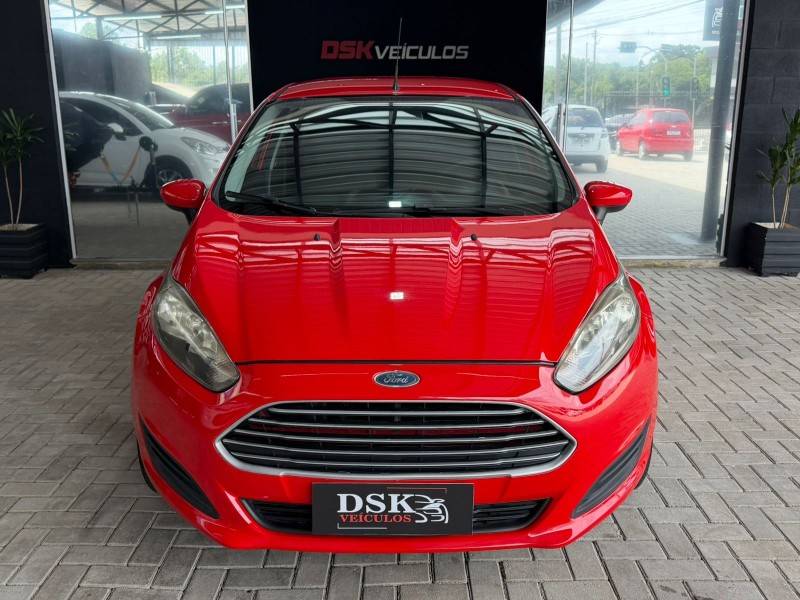 FORD - FIESTA - 2014/2015 - Vermelha - R$ 43.900,00