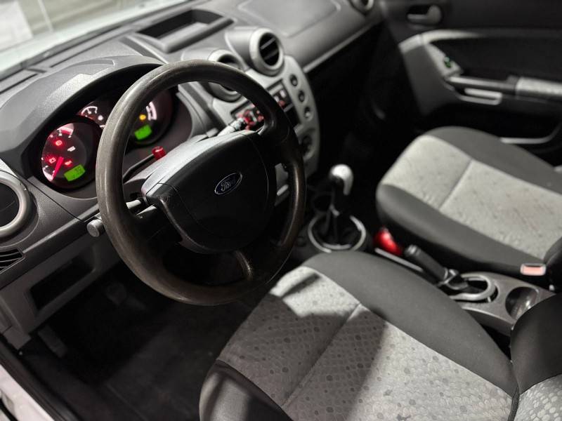 FORD - FIESTA - 2014/2014 - Branca - Sob Consulta