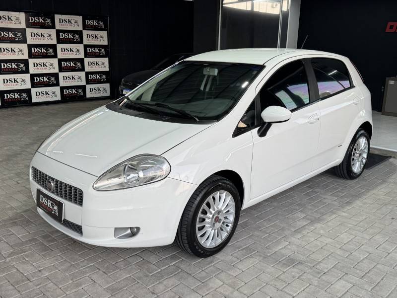 FIAT - PUNTO - 2010/2010 - Branca - R$ 34.900,00