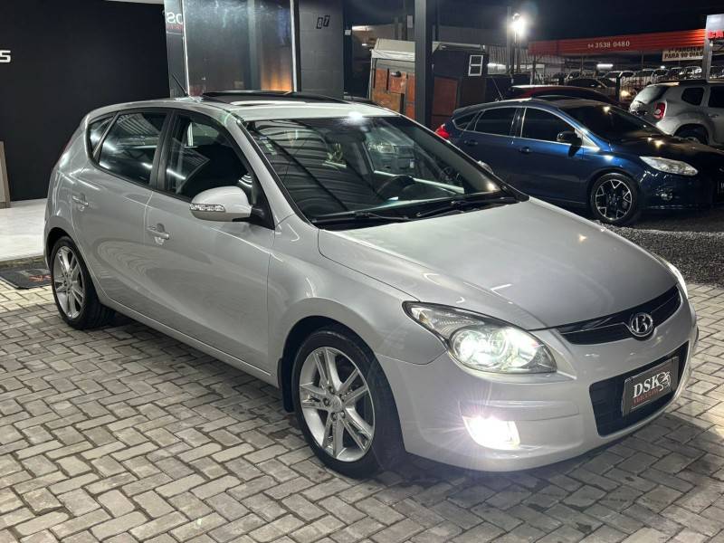 HYUNDAI - I30 - 2011/2012 - Prata - R$ 51.900,00