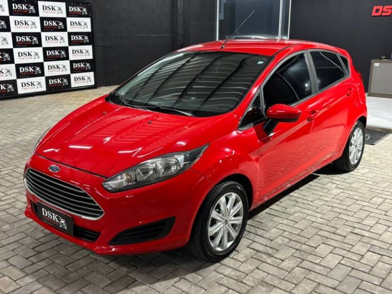 FORD - FIESTA - 2015/2015 - Vermelha - R$ 46.900,00