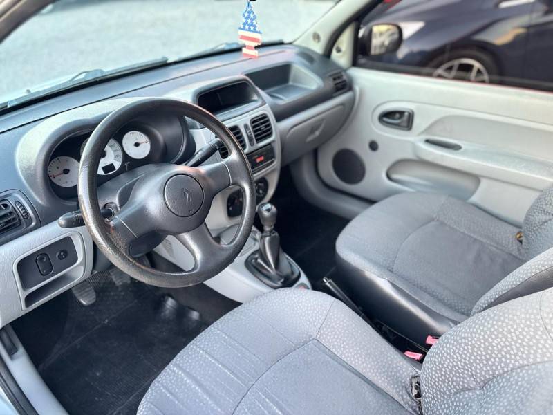 RENAULT - CLIO - 2006/2006 - Prata - R$ 20.900,00
