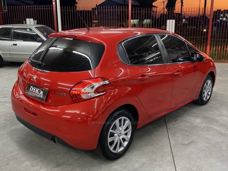 PEUGEOT - 208 - 2013/2014 - Vermelha - R$ 39.900,00