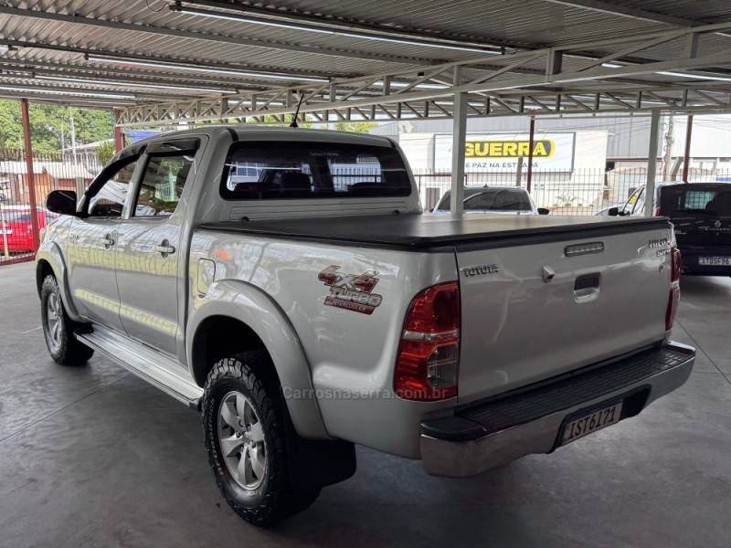 TOYOTA - HILUX - 2011/2012 - Prata - R$ 124.900,00