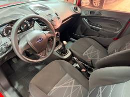 FORD - FIESTA - 2014/2015 - Vermelha - R$ 43.900,00