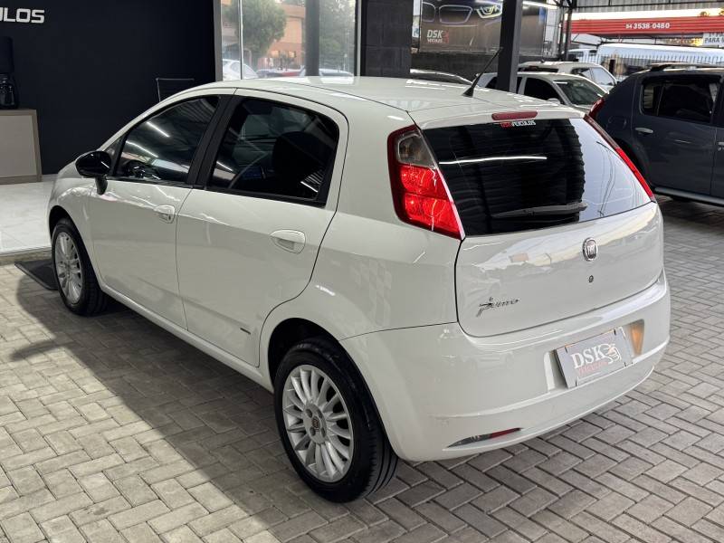 FIAT - PUNTO - 2010/2010 - Branca - R$ 34.900,00