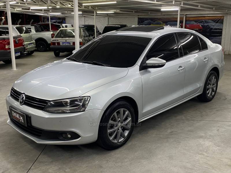 VOLKSWAGEN - JETTA - 2011/2011 - Prata - R$ 62.900,00