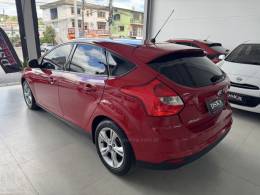 FORD - FOCUS - 2013/2014 - Vermelha - R$ 54.900,00