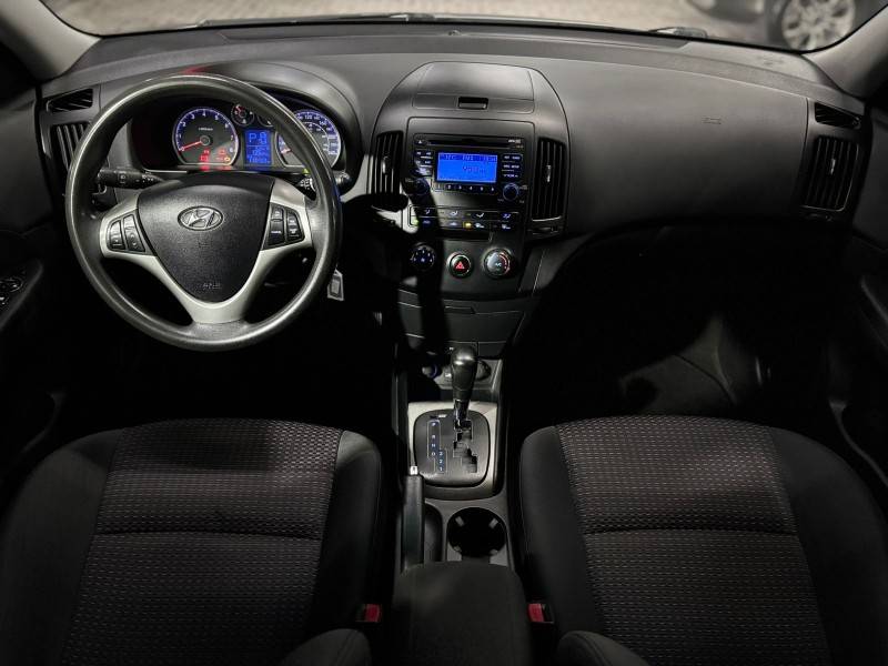 HYUNDAI - I30 - 2011/2012 - Prata - R$ 51.900,00