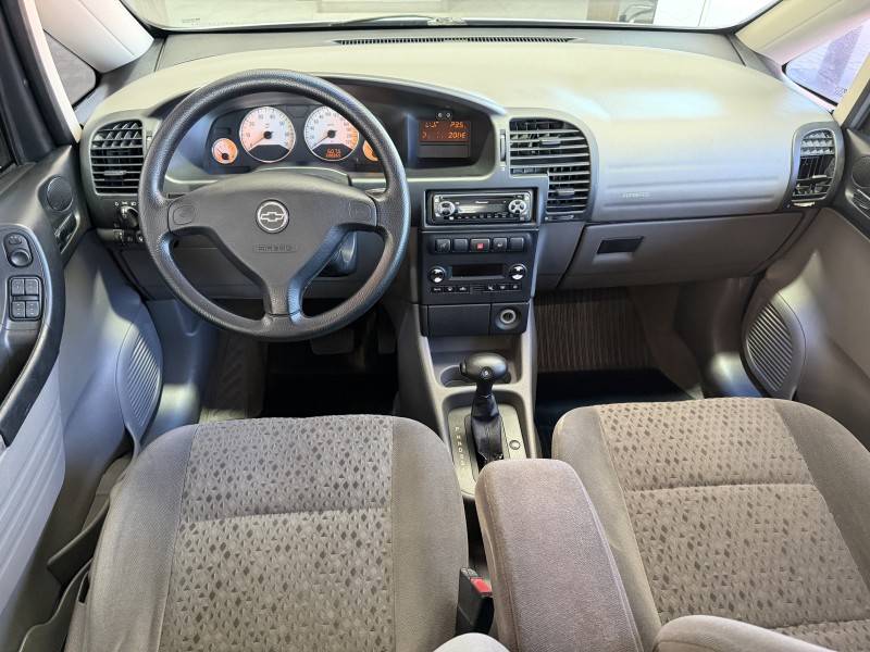 CHEVROLET - ZAFIRA - 2007/2008 - Prata - R$ 35.900,00
