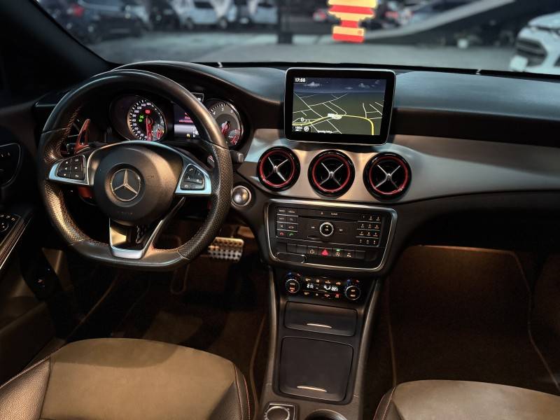 MERCEDES-BENZ - CLA 250 - 2015/2015 - Branca - R$ 154.900,00