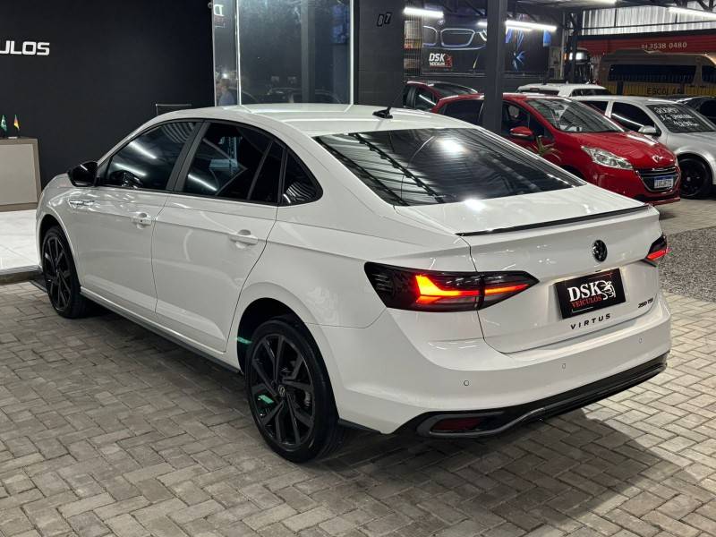 VOLKSWAGEN - VIRTUS - 2024/2025 - Branca - R$ 139.900,00