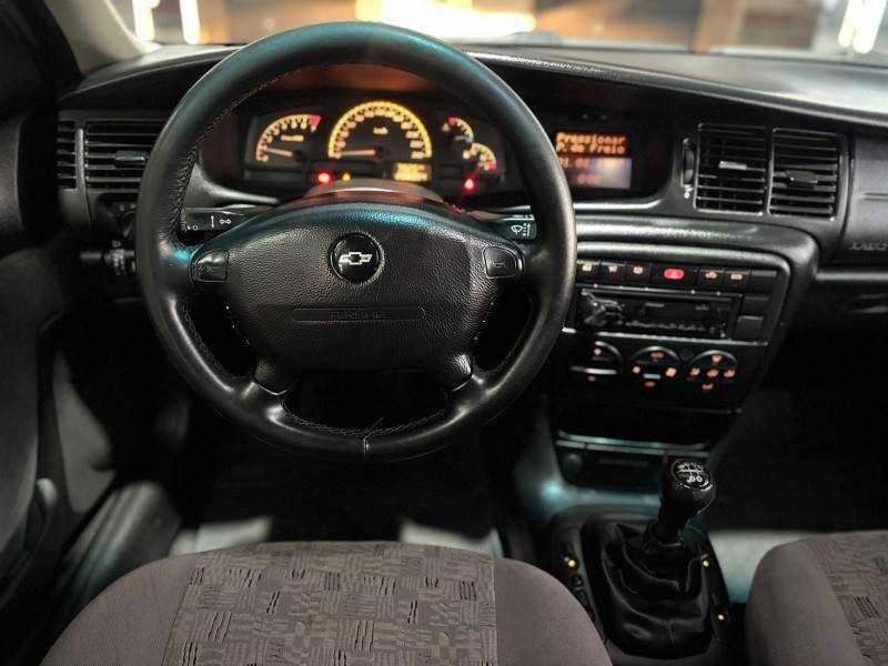 CHEVROLET - VECTRA - 2005/2005 - Prata - R$ 32.900,00