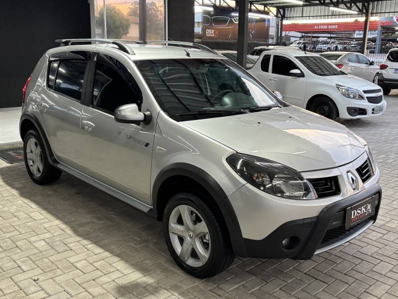 RENAULT - SANDERO - 2008/2009 - Prata - R$ 33.900,00