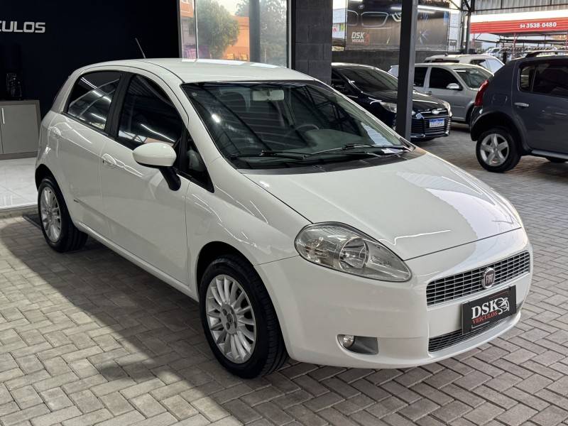 FIAT - PUNTO - 2010/2010 - Branca - R$ 34.900,00