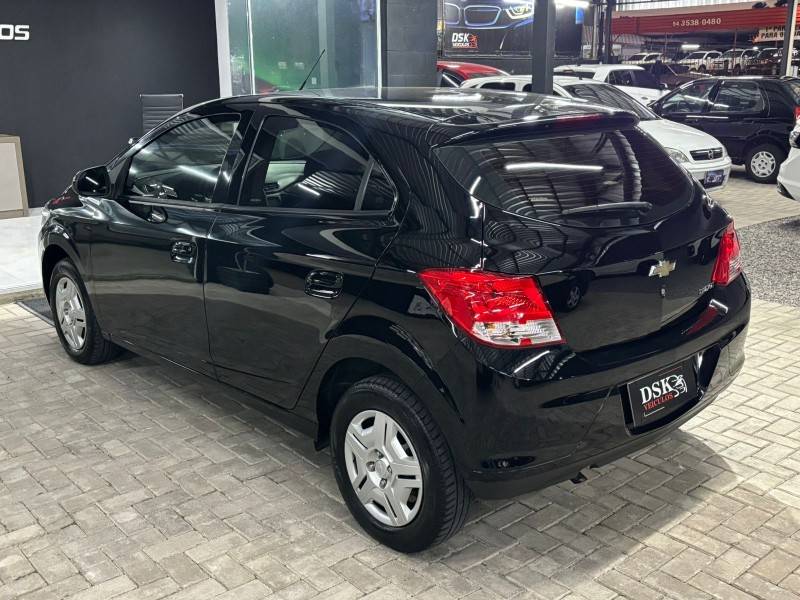 CHEVROLET - ONIX - 2013/2013 - Preta - R$ 42.900,00