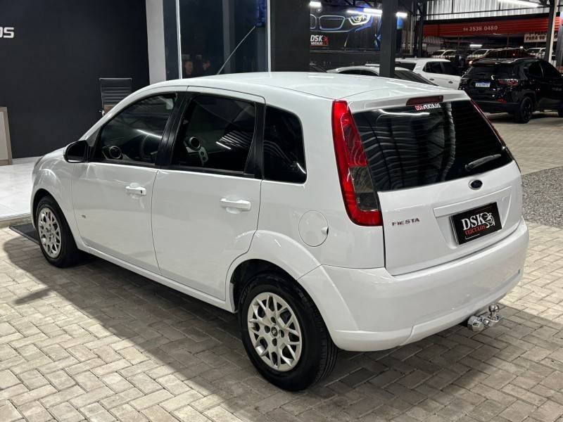 FORD - FIESTA - 2014/2014 - Branca - Sob Consulta